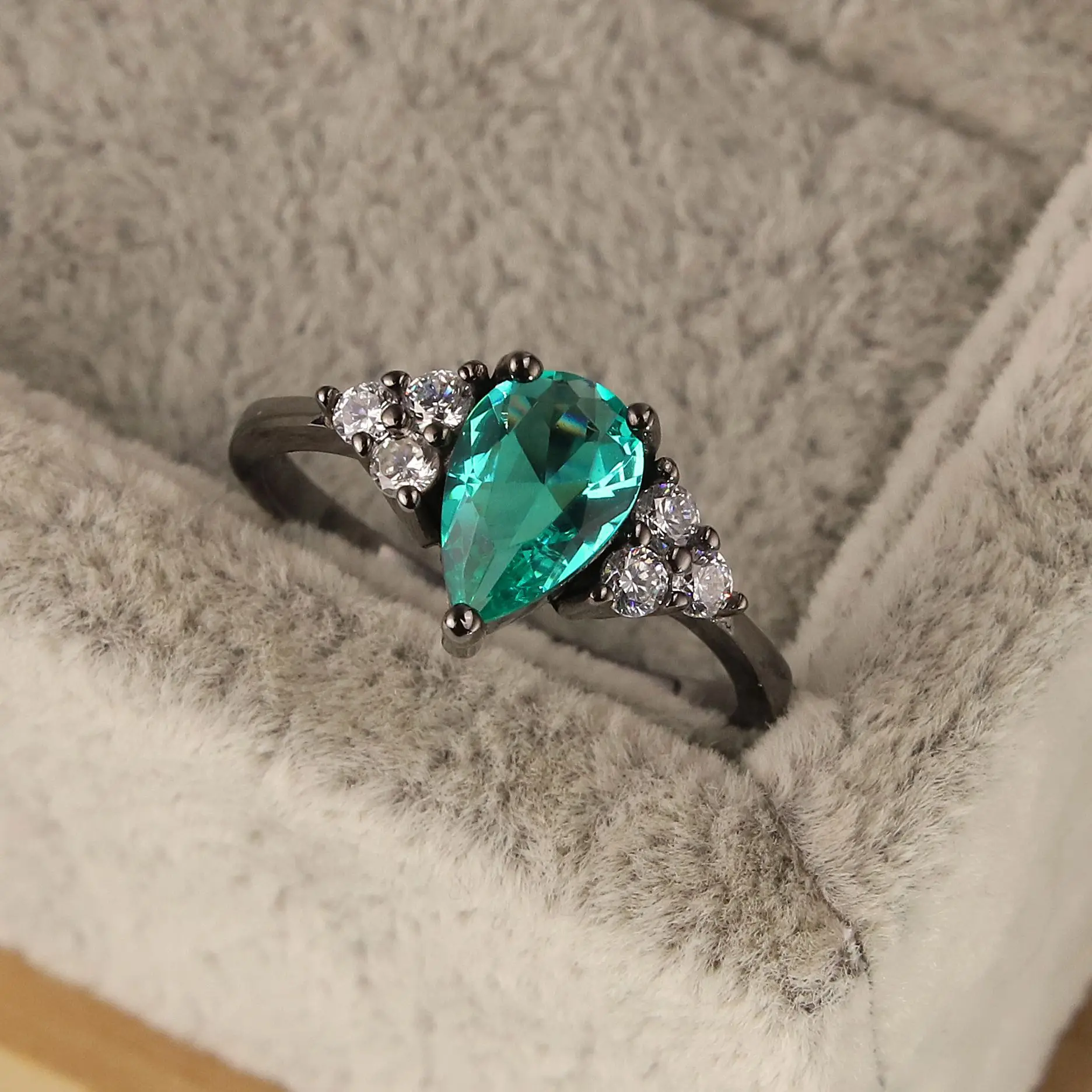European and American S925 sterling silver emerald diamond ring European and American personality dyed black ring
European and American S925 sterling silver emerald diamond ring European and American personality dyed black ring