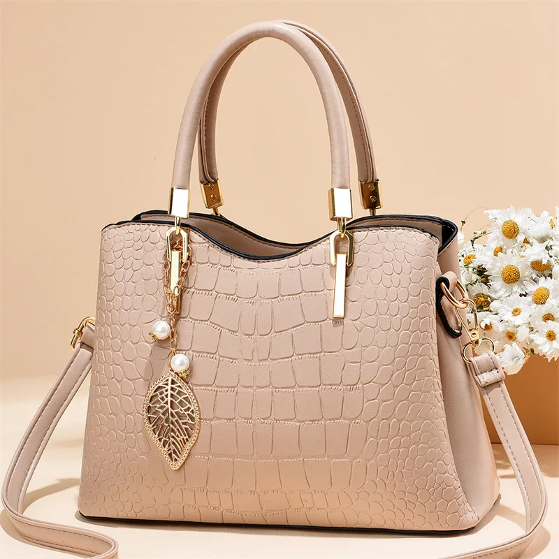 Women's Bag New Litchi Pattern Single Shoulder Messenger Bag Large Capacity Solid Color Commuting Fashion Versatile Handbag 
Women's Bag New Litchi Pattern Single Shoulder Messenger Bag Large Capacity Solid Color Commuting Fashion Versatile Handbag