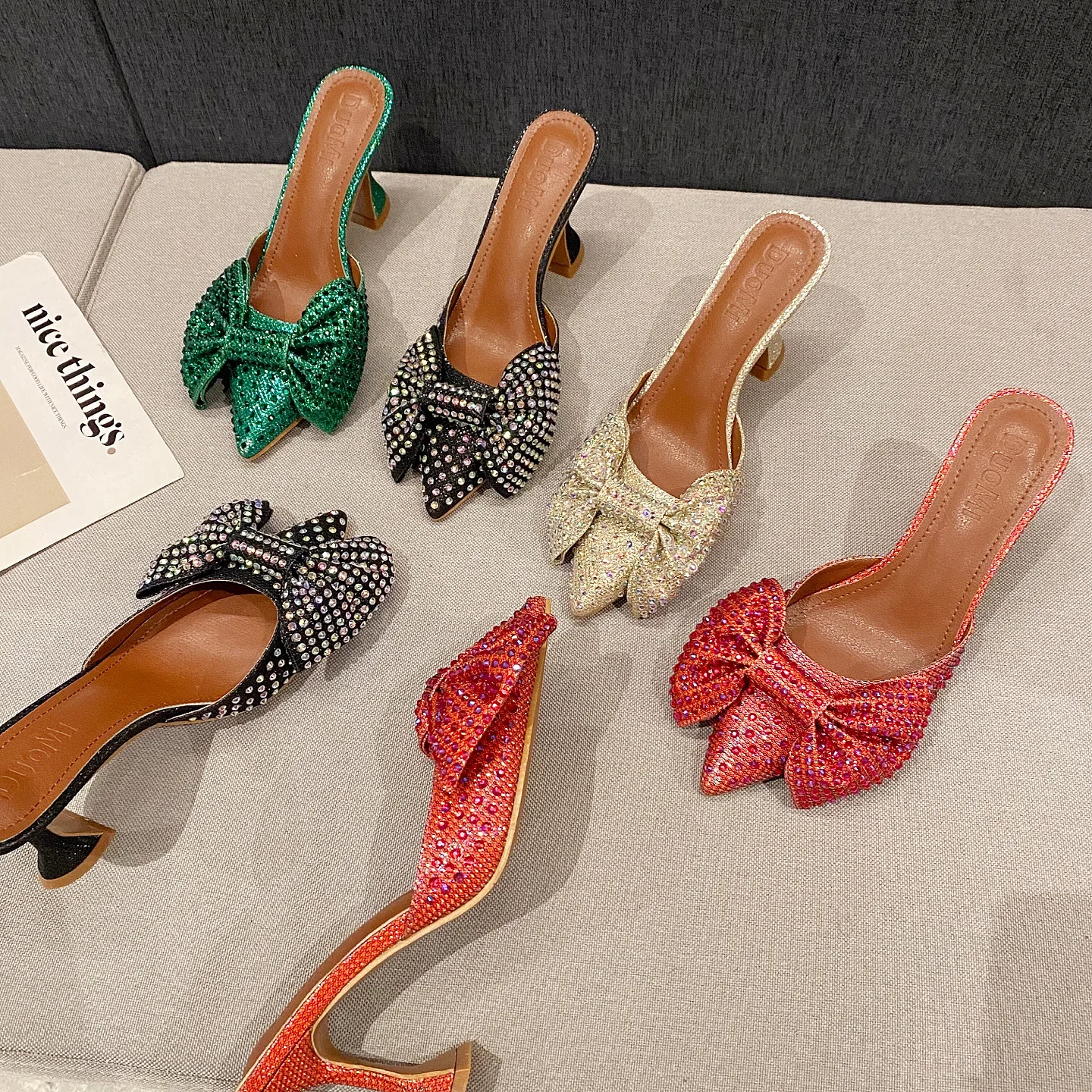 Europe and The United States Super Flash Bow Rhinestone Shiny Wine Glass with High Heel Women's Slippers Sandals Butterfly Pumps
Europe and The United States Super Flash Bow Rhinestone Shiny Wine Glass with High Heel Women's Slippers Sandals Butterfly Pumps