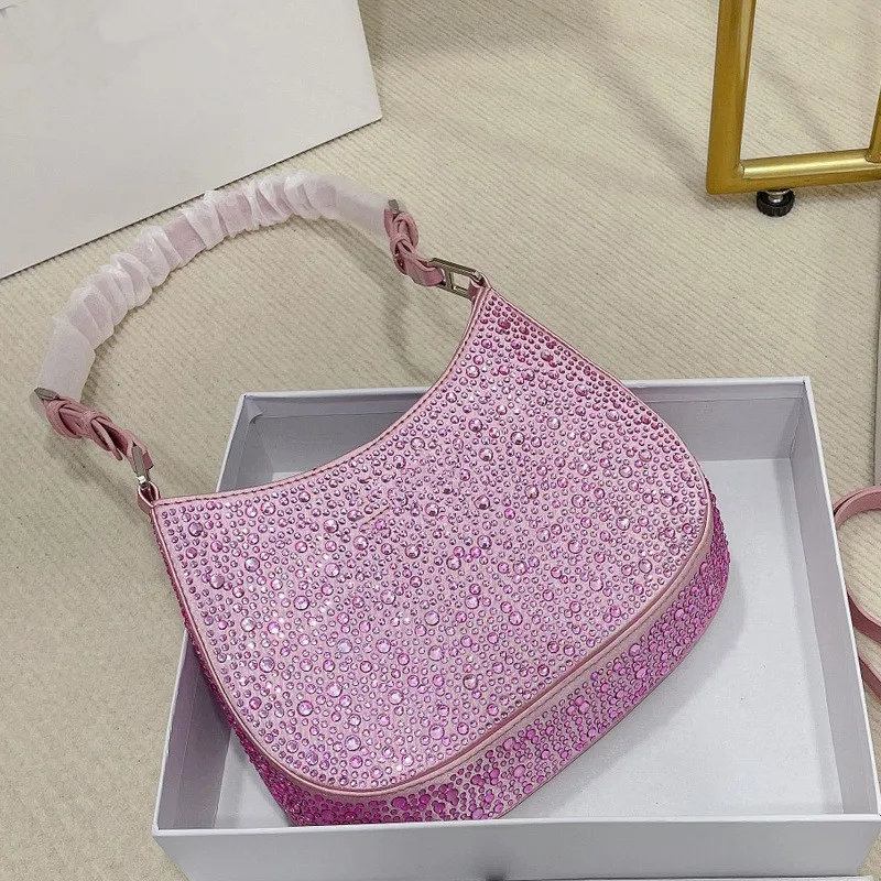 Woman Bag Crystal Full Diamond Satin Hobo Bag Slanting Hand-held Saddle Underarm Bag High Street Blingbling Shoulder Bags
Woman Bag Crystal Full Diamond Satin Hobo Bag Slanting Hand-held Saddle Underarm Bag High Street Blingbling Shoulder Bags