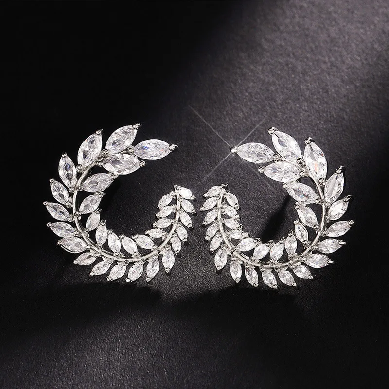 Exquisite Exaggerated Full Zircon Earrings European and American Fashion Street Shooting Leaves Roundabout Atmosphere Earrings
Exquisite Exaggerated Full Zircon Earrings European and American Fashion Street Shooting Leaves Roundabout Atmosphere Earrings