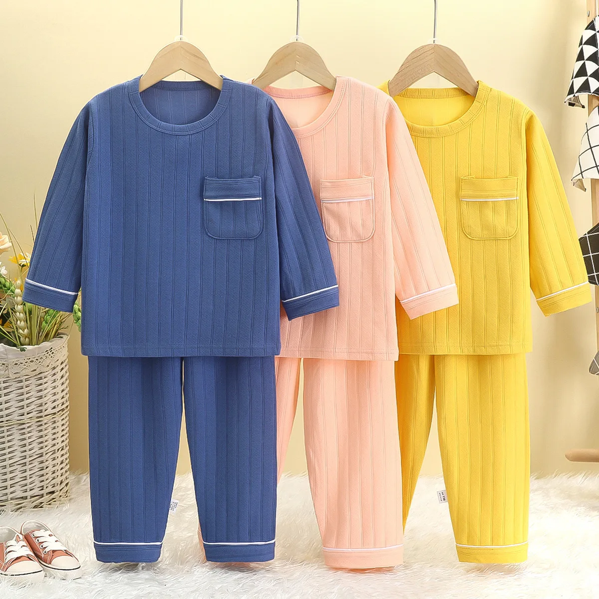 Boys And Girls' Pajama Suit New Spring And Autumn Cotton Long Sleeve Trousers Pajama Suit Comfortable Candy Color Home Clothes
Boys And Girls' Pajama Suit New Spring And Autumn Cotton Long Sleeve Trousers Pajama Suit Comfortable Candy Color Home Clothes