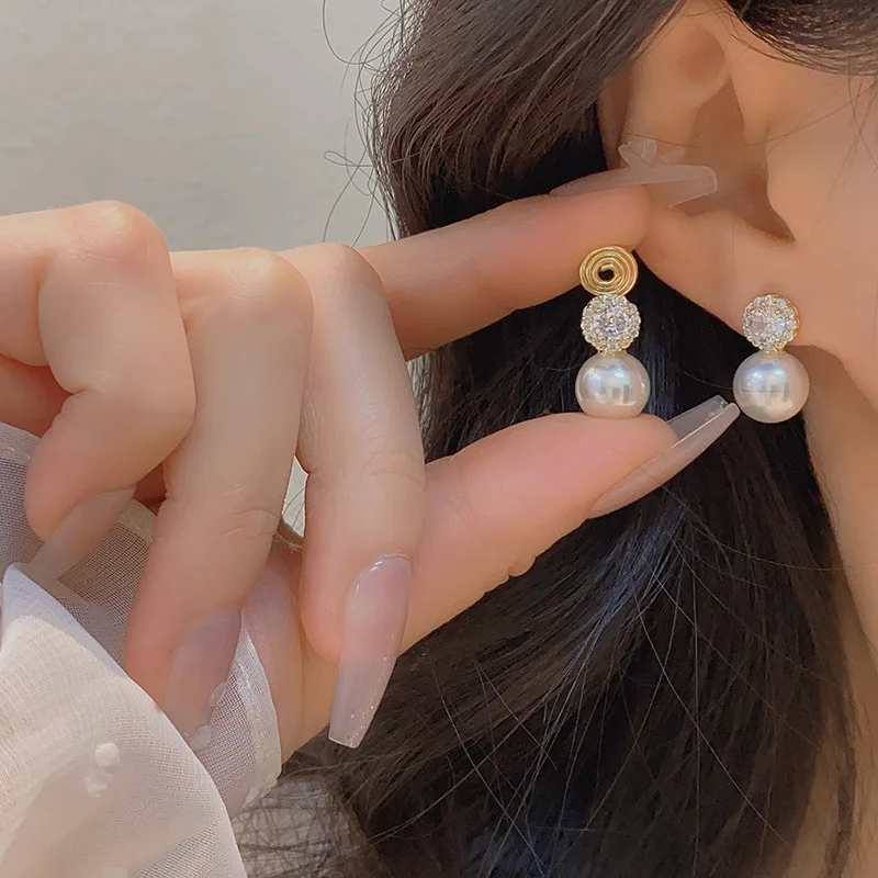 Elegant Pearl Mosquito Coil Ear Clip No Ear Hole Earrings Ear Stud Retro Niche Daily Fresh And Sweet Earrings Female Jewelry
Elegant Pearl Mosquito Coil Ear Clip No Ear Hole Earrings Ear Stud Retro Niche Daily Fresh And Sweet Earrings Female Jewelry