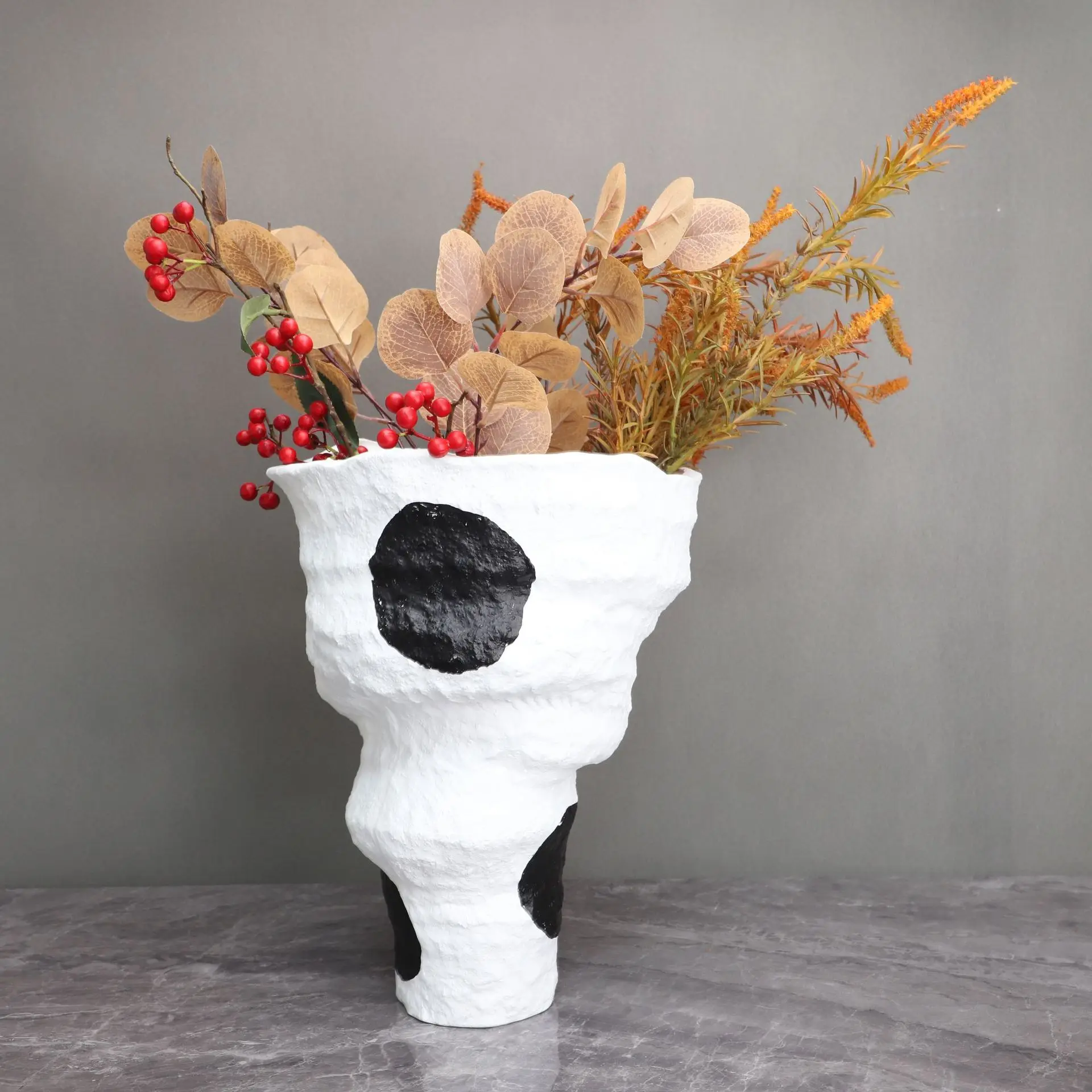Black and White Resin Flower Pot Cone Black Dot Vase Resin Handicraft Ornaments Flower Arrangement Accessories Home Decoration
Black and White Resin Flower Pot Cone Black Dot Vase Resin Handicraft Ornaments Flower Arrangement Accessories Home Decoration
