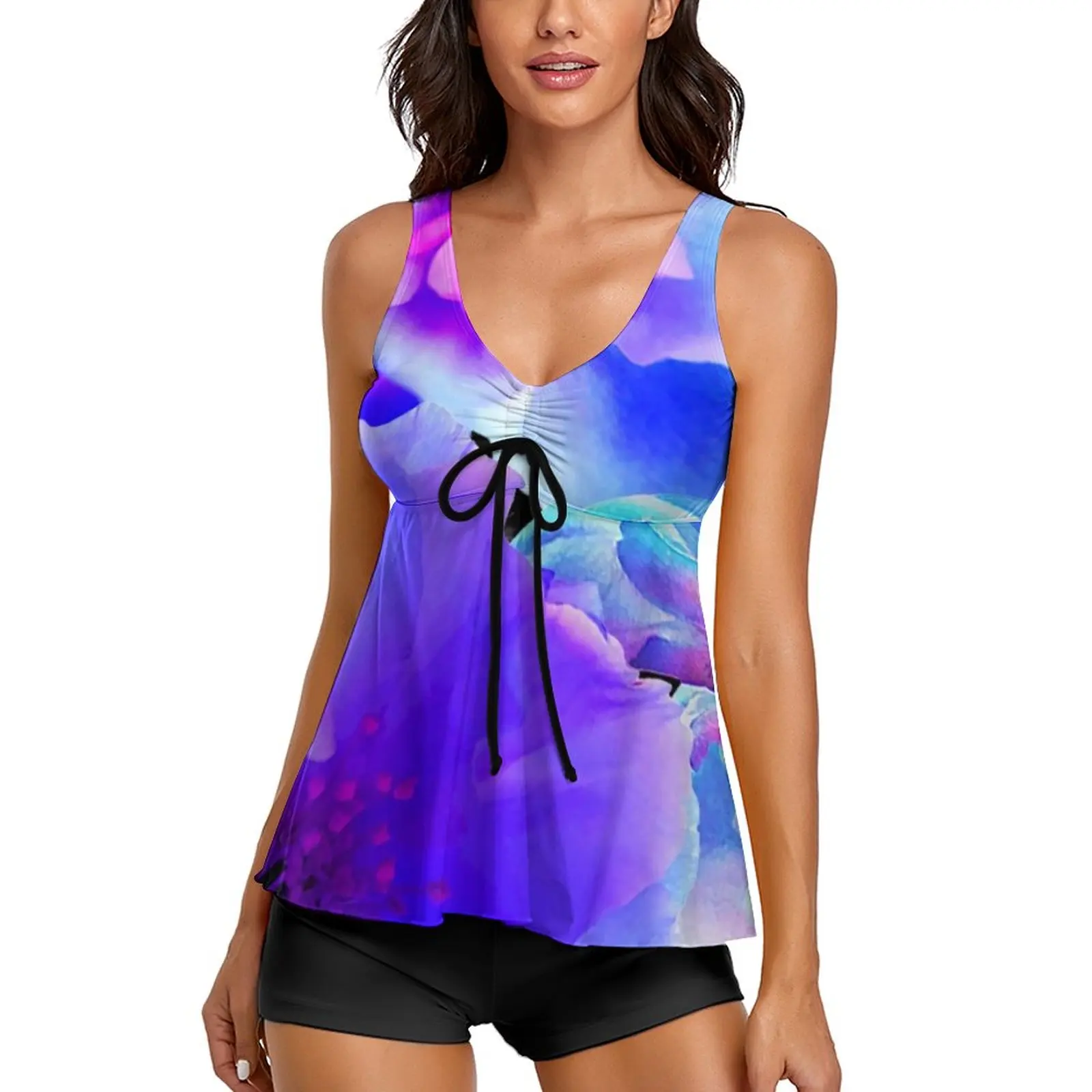 Женский купальник-танкини с цветочным принтом
Женский купальник-танкини с цветочным принтом