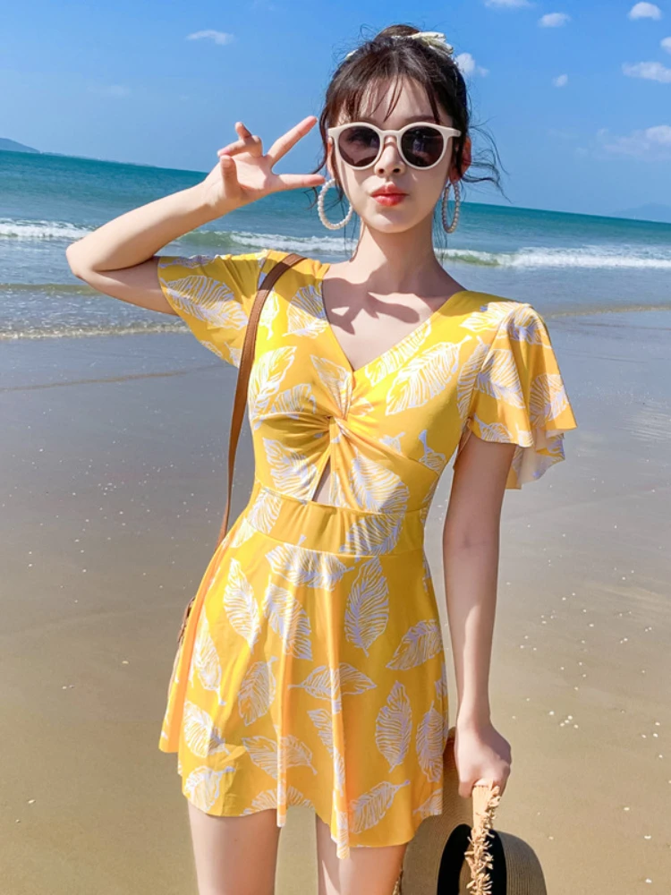 Swimwear Ladies New One-piece Ladies Swimsuit Korean Fashion Sexy Preppy Style Skirt Boxer Conservative Slim Student Swimsuit
Swimwear Ladies New One-piece Ladies Swimsuit Korean Fashion Sexy Preppy Style Skirt Boxer Conservative Slim Student Swimsuit