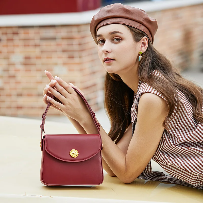 Women Bag new underarm bags shoulder bag real leather women's bag portable Crossbody messenger bag flap handbag Fashion
Women Bag new underarm bags shoulder bag real leather women's bag portable Crossbody messenger bag flap handbag Fashion