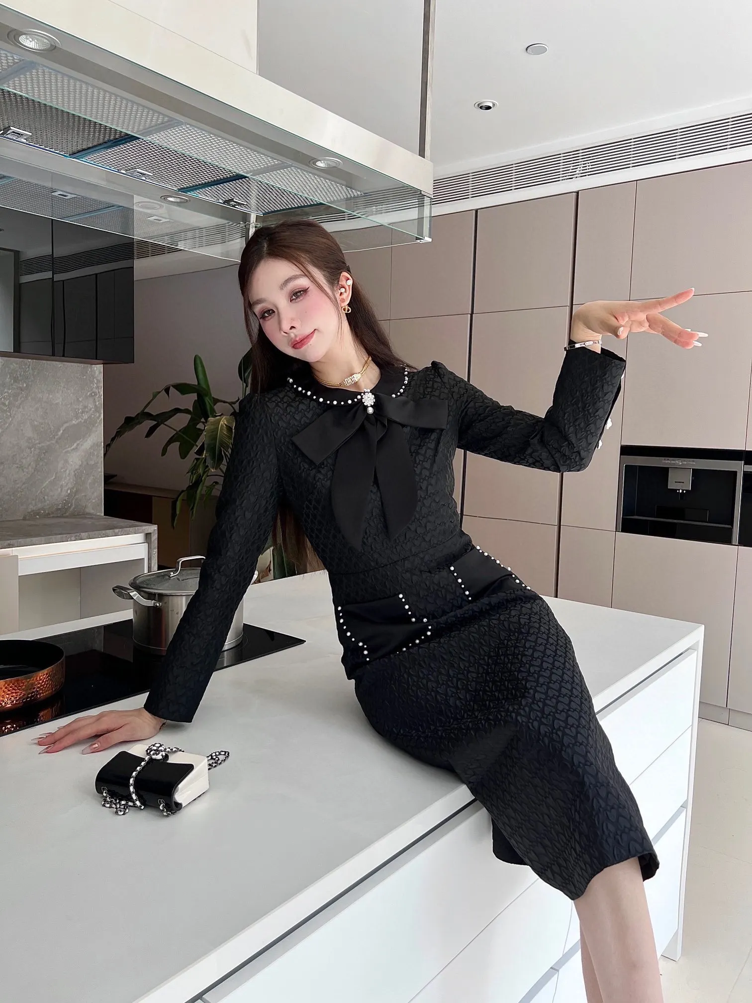 Новинка весна-лето 2023 женская одежда платье с бантом на шее 0822
Новинка весна-лето 2023 женская одежда платье с бантом на шее 0822