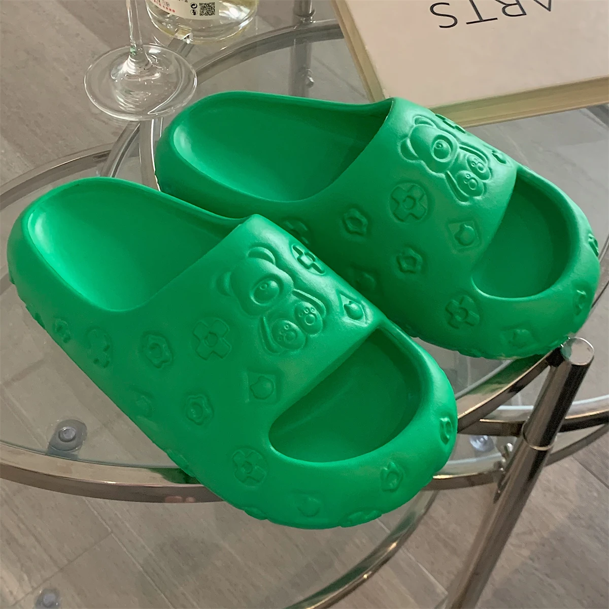 Girls' heart-patterned bear slippers in summer wear non-slip and deodorant beach sandals and slippers 3086
Girls' heart-patterned bear slippers in summer wear non-slip and deodorant beach sandals and slippers 3086