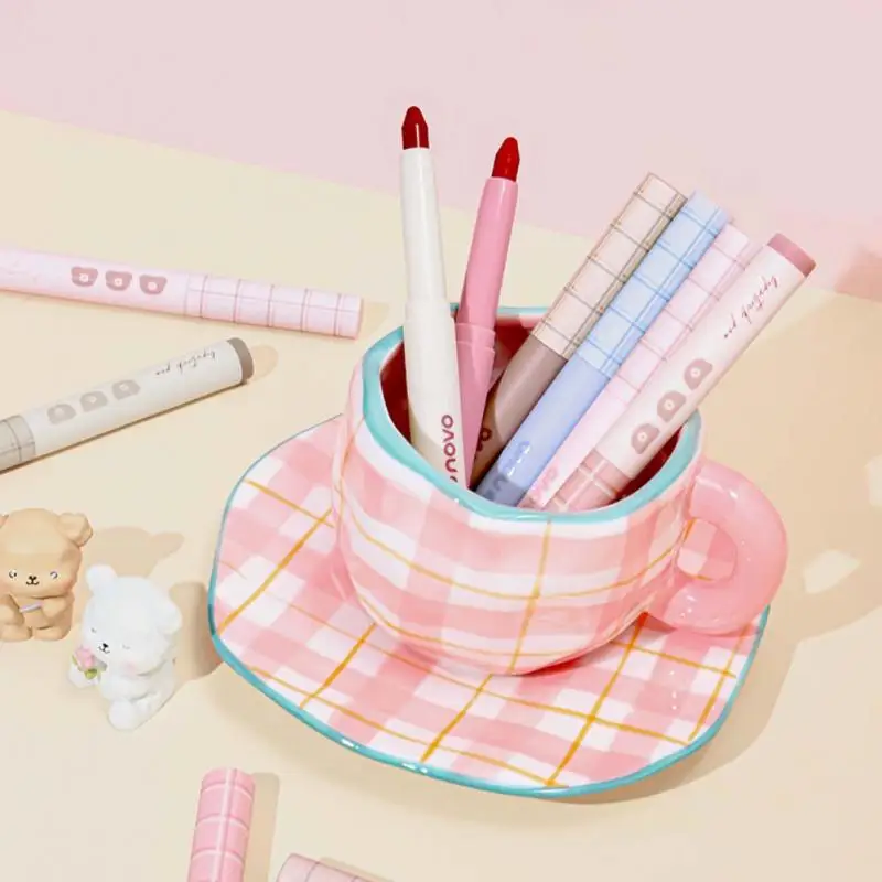 Lip Contour Lipliner Lipliner Pen 6 Colors Brighten Skin Blush Stick Soft Mist Lip Stick Lipstick Pencil Velvet Matte Lipstick
Lip Contour Lipliner Lipliner Pen 6 Colors Brighten Skin Blush Stick Soft Mist Lip Stick Lipstick Pencil Velvet Matte Lipstick