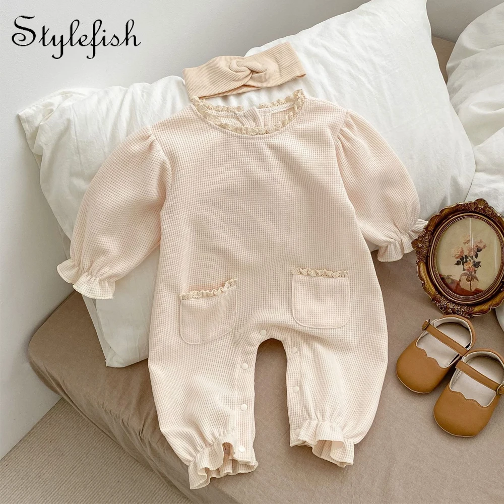 Ins spring Korean baby bodysuit long-sleeved Waffle girl baby romper plain cotton lace crawling suit with pockets
Ins spring Korean baby bodysuit long-sleeved Waffle girl baby romper plain cotton lace crawling suit with pockets