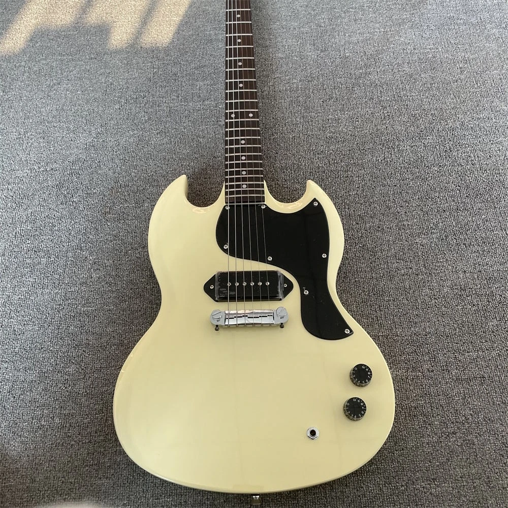 LP plane double missing angle electric guitar, milky white, P-90 pickup, row buttons, real factory pictures, can be modified and
LP plane double missing angle electric guitar, milky white, P-90 pickup, row buttons, real factory pictures, can be modified and