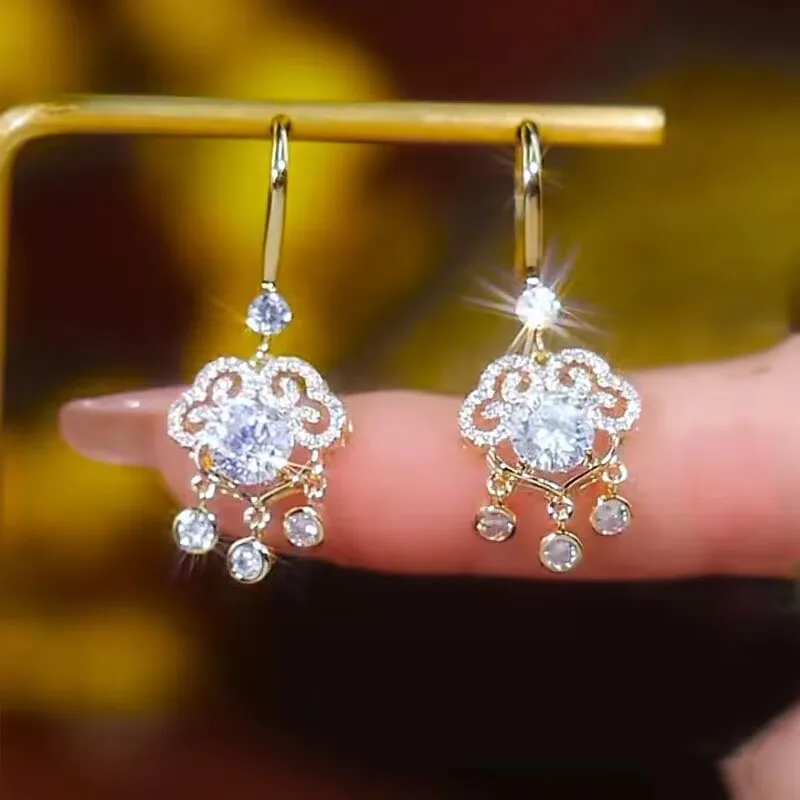 2023 New Crystal Flower Dangle Earrings For Women Girls Shining Zircon Love Heart Waterdrop Earring Wedding Luxury Jewelry
2023 New Crystal Flower Dangle Earrings For Women Girls Shining Zircon Love Heart Waterdrop Earring Wedding Luxury Jewelry