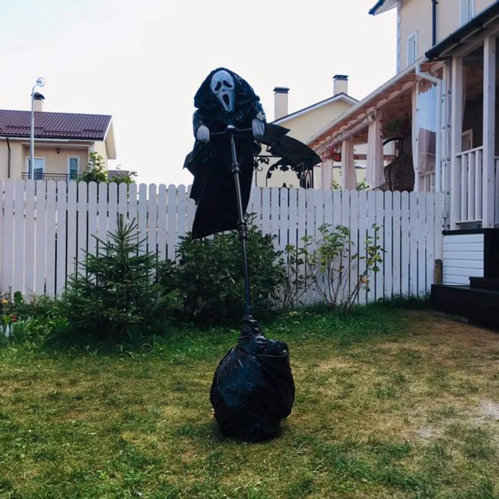 Halloween Decoration Ghost Scarecrow Horror Home Decor Haunted Yard Garden Decoration Holiday Outdoor Scary Hanging Skull Props
Halloween Decoration Ghost Scarecrow Horror Home Decor Haunted Yard Garden Decoration Holiday Outdoor Scary Hanging Skull Props