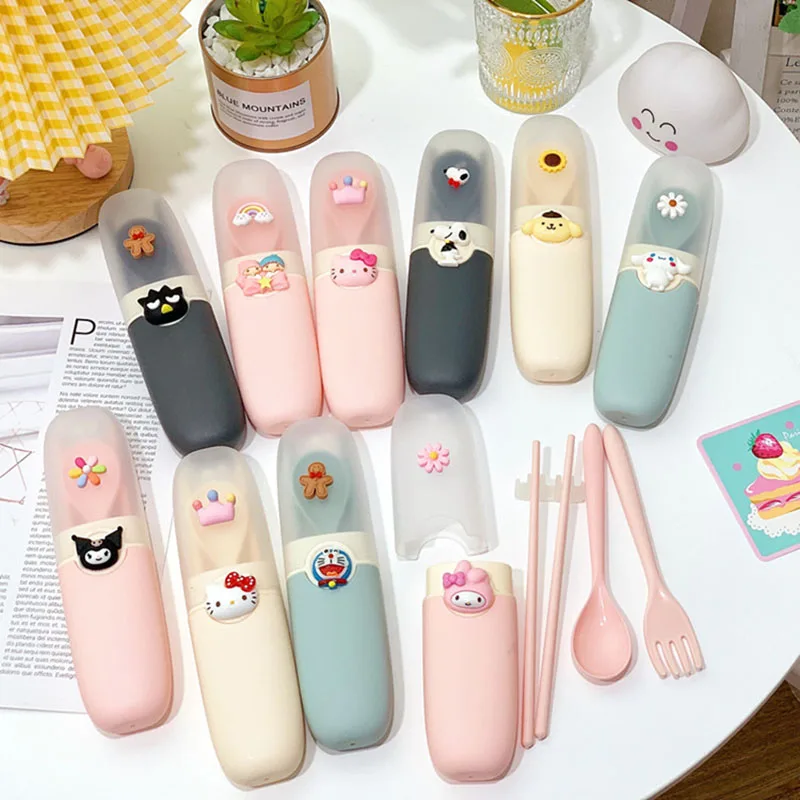 

Sanrio Kawaii Mymelody Kuromi Cinnamoroll Cute Eco-Friendly Portable Tableware Set Student Chopsticks Fork Spoon Three-Piece Set