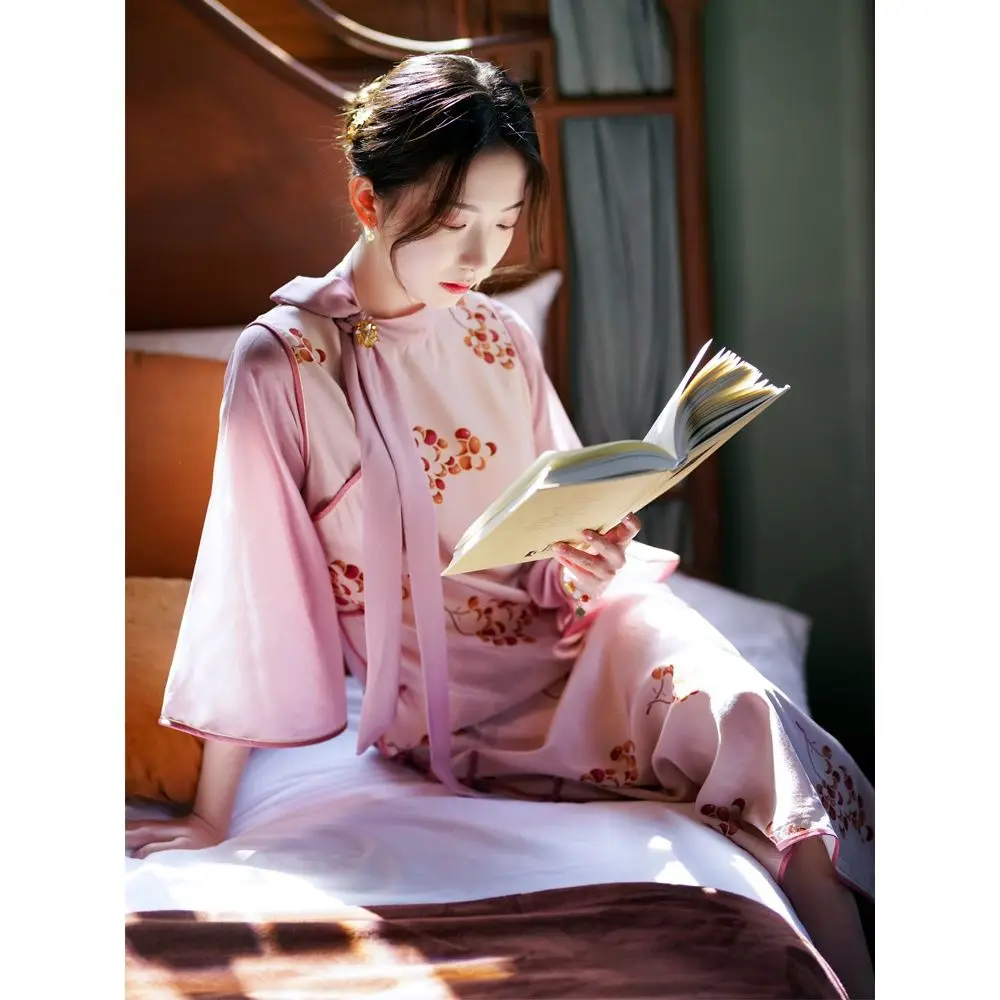 Autumn chinese dress satin cheongsam improved o-neck vintage button chinese dresses flower long qipao casual vestidos a61
Autumn chinese dress satin cheongsam improved o-neck vintage button chinese dresses flower long qipao casual vestidos a61