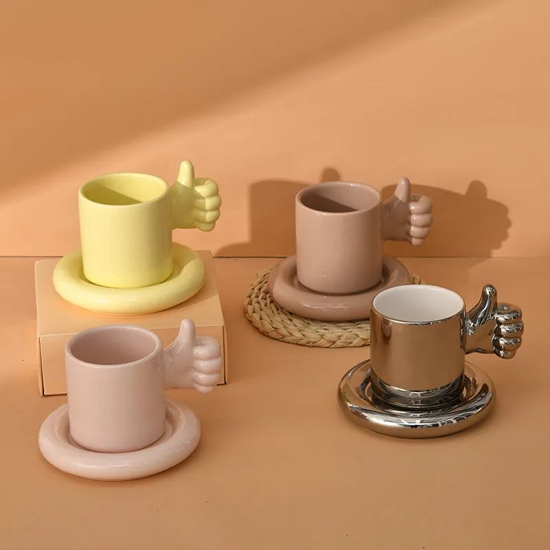 

Керамическая кофейная кружка 300 мл, милая чашка с большим пальцем и блюдцем для офиса и дома, креативная чашка с удобной ручкой для латте, чая, молока