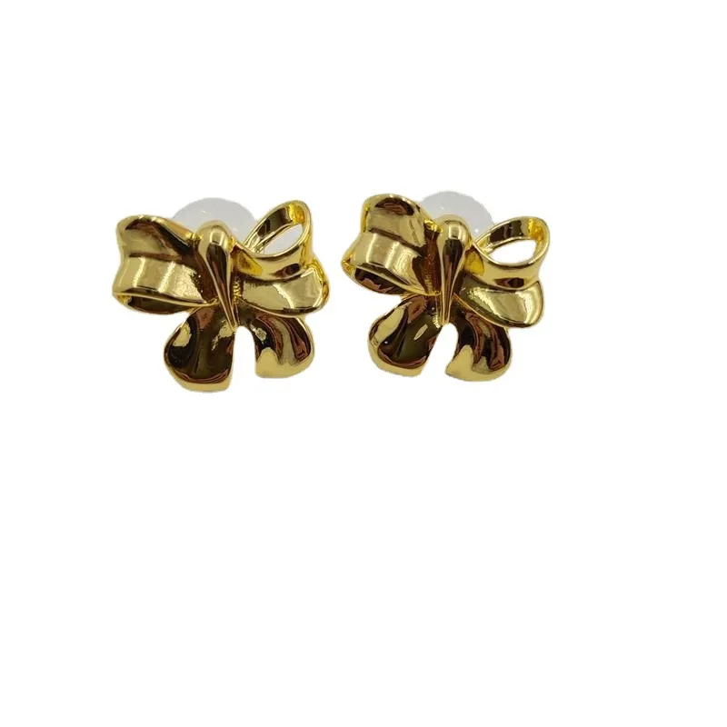 New butterfly earrings earrings three-dimensional glossy earrings European and American isn cold wind earrings female earrings
New butterfly earrings earrings three-dimensional glossy earrings European and American isn cold wind earrings female earrings