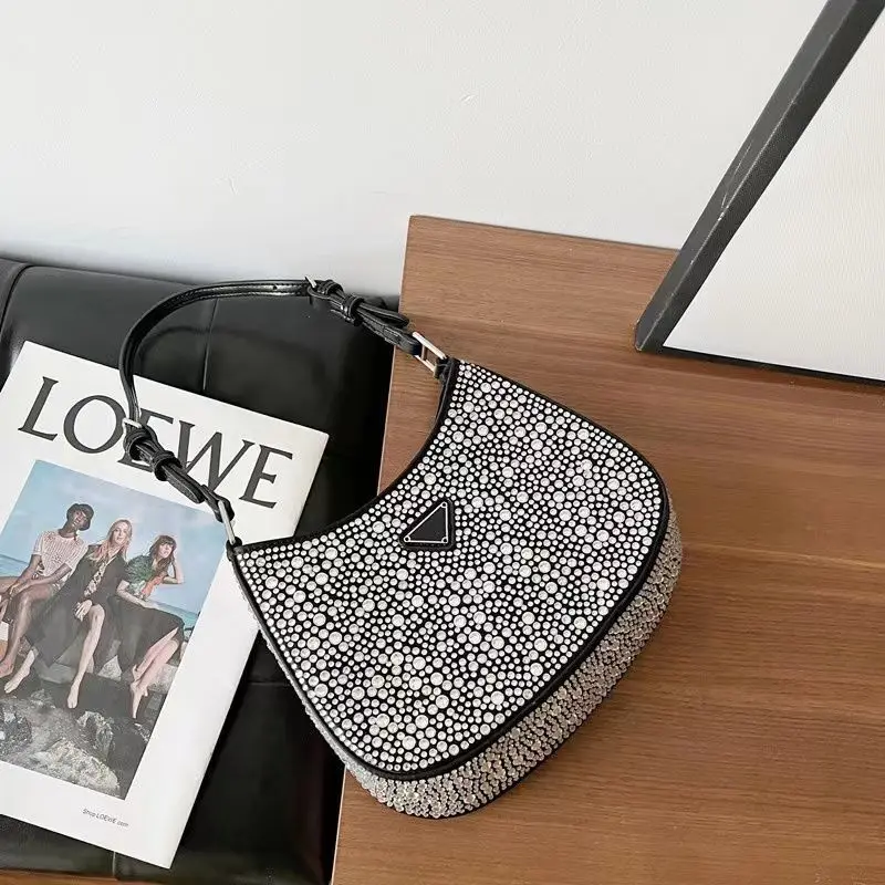 Fashion DiamondsShoulder Bag Winter New Female Luxury Handbags Vintage Leather Bag for Women with Card Holder and Mirror
Fashion DiamondsShoulder Bag Winter New Female Luxury Handbags Vintage Leather Bag for Women with Card Holder and Mirror