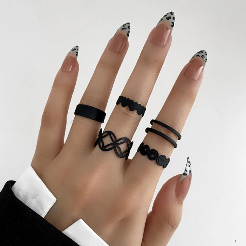 5pc/set Women's Ring Punk Black Rings Vintage Simple Geometric Chain Rings Set For Women 2022 Trend Jewelry Valentines Day Gift
5pc/set Women's Ring Punk Black Rings Vintage Simple Geometric Chain Rings Set For Women 2022 Trend Jewelry Valentines Day Gift