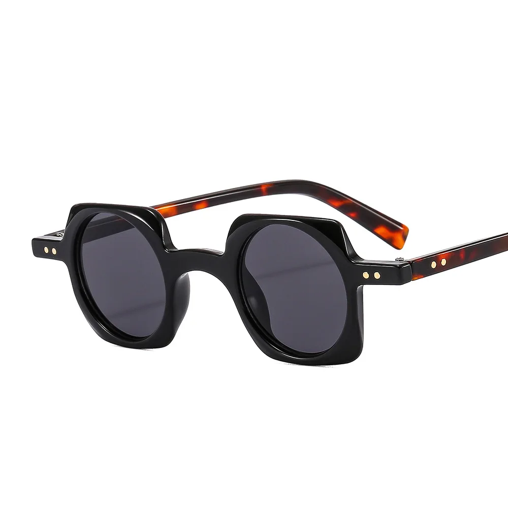 Retro Punk Square PC Frame Women Sunglasses Fashion Trending Men Shades UV400 Hip-Hop Motorcycle Personality Trend Sunglasses
Retro Punk Square PC Frame Women Sunglasses Fashion Trending Men Shades UV400 Hip-Hop Motorcycle Personality Trend Sunglasses