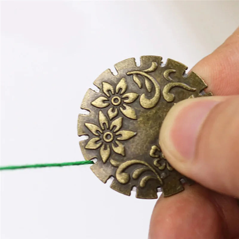 1Pc Safety Sewing Thread Cutter Line Tool Retro Style Wire Broken Machine Metal Patchwork Tool DIY Sewing Accessories
1Pc Safety Sewing Thread Cutter Line Tool Retro Style Wire Broken Machine Metal Patchwork Tool DIY Sewing Accessories