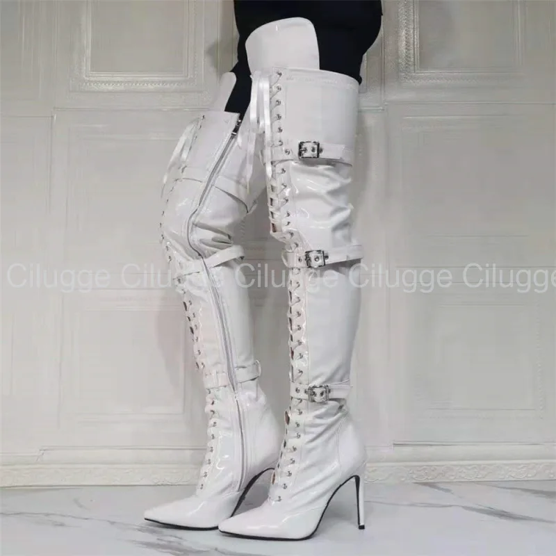 

Зимние современные мужские и женские сапоги Termainoov с острым носком на тонком очень высоком каблуке выше колена с ремешком с пряжкой и застежкой-молнией и кружевом