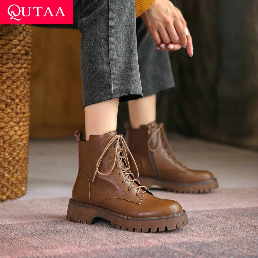 QUTAA/2023 г. Зимние женские ботильоны повседневная обувь из коровьей замши на толстом среднем каблуке женские теплые мотоциклетные ботинки раз...
QUTAA/2023 г. Зимние женские ботильоны повседневная обувь из коровьей замши на толстом среднем каблуке женские теплые мотоциклетные ботинки раз...