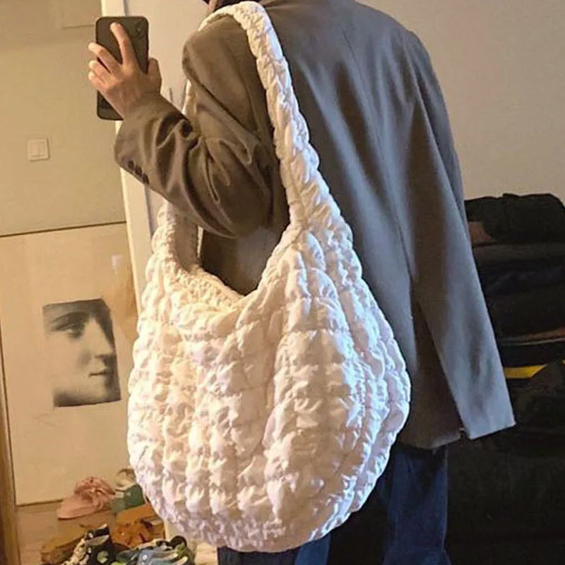 Casual Large Capacity Tote Shoulder Bags Designer Ruched Handbag Luxury Nylon Quilted Padded Crossbody Bag Female Big Purse 2022
Casual Large Capacity Tote Shoulder Bags Designer Ruched Handbag Luxury Nylon Quilted Padded Crossbody Bag Female Big Purse 2022