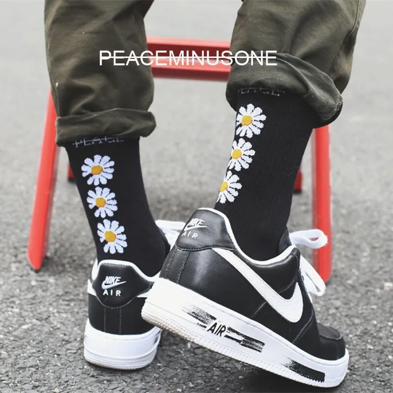 Пара KPOP G-DRAGON PEACEMINUSONE Daisy Smiley гольфы длинные черные крутые носки Харадзюку хип-хоп хлопковые носки для скейтборда унисекс
Пара KPOP G-DRAGON PEACEMINUSONE Daisy Smiley гольфы длинные черные крутые носки Харадзюку хип-хоп хлопковые носки для скейтборда унисекс