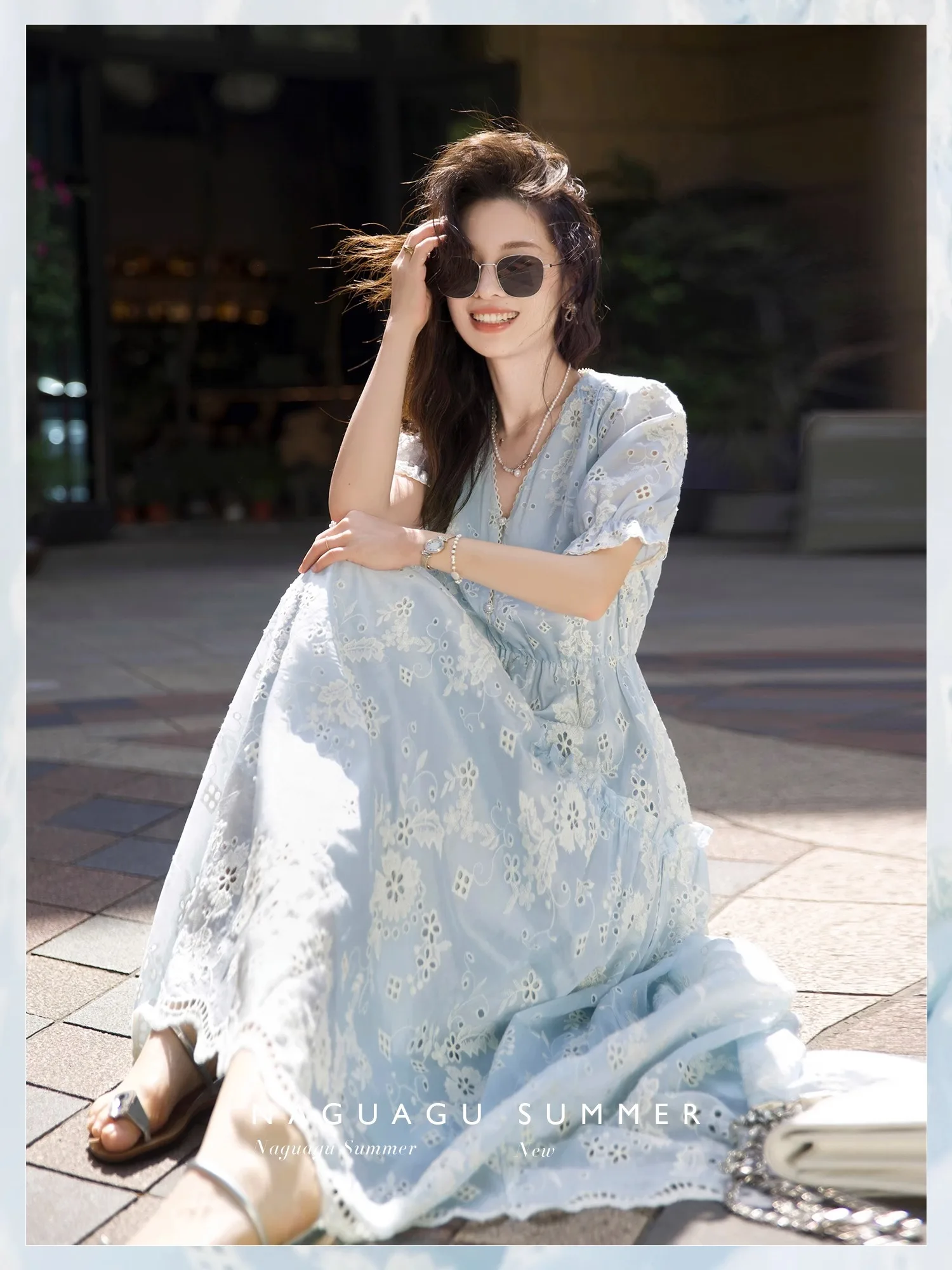 Платье-миди с коротким рукавом и V-образным вырезом
Платье-миди с коротким рукавом и V-образным вырезом