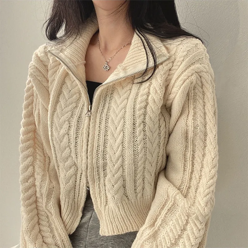 2023 Korean Retro Cropped Cardigan Women Solid Color Temperament Double Zipper Twist Jacket Women's Knitted Cardigan
2023 Korean Retro Cropped Cardigan Women Solid Color Temperament Double Zipper Twist Jacket Women's Knitted Cardigan