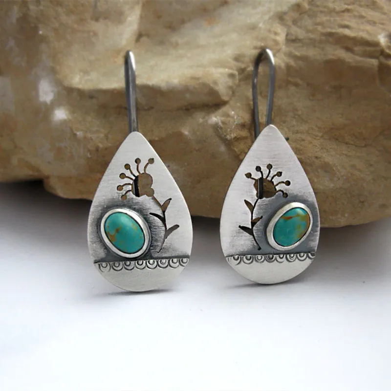 2022 New Retro Turquoise Earrings New Water Drop-shaped Hollow Flower Women's Earrings Bohemian Fashion Jewelry
2022 New Retro Turquoise Earrings New Water Drop-shaped Hollow Flower Women's Earrings Bohemian Fashion Jewelry