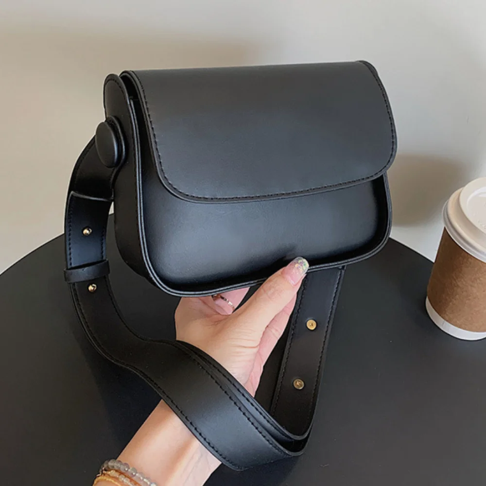 2023 Retro Casual Women's Tote Shoulder Bag Texture Versatile Crossbody Bags PU Leather Buckle Handbags Luxury Designer
2023 Retro Casual Women's Tote Shoulder Bag Texture Versatile Crossbody Bags PU Leather Buckle Handbags Luxury Designer