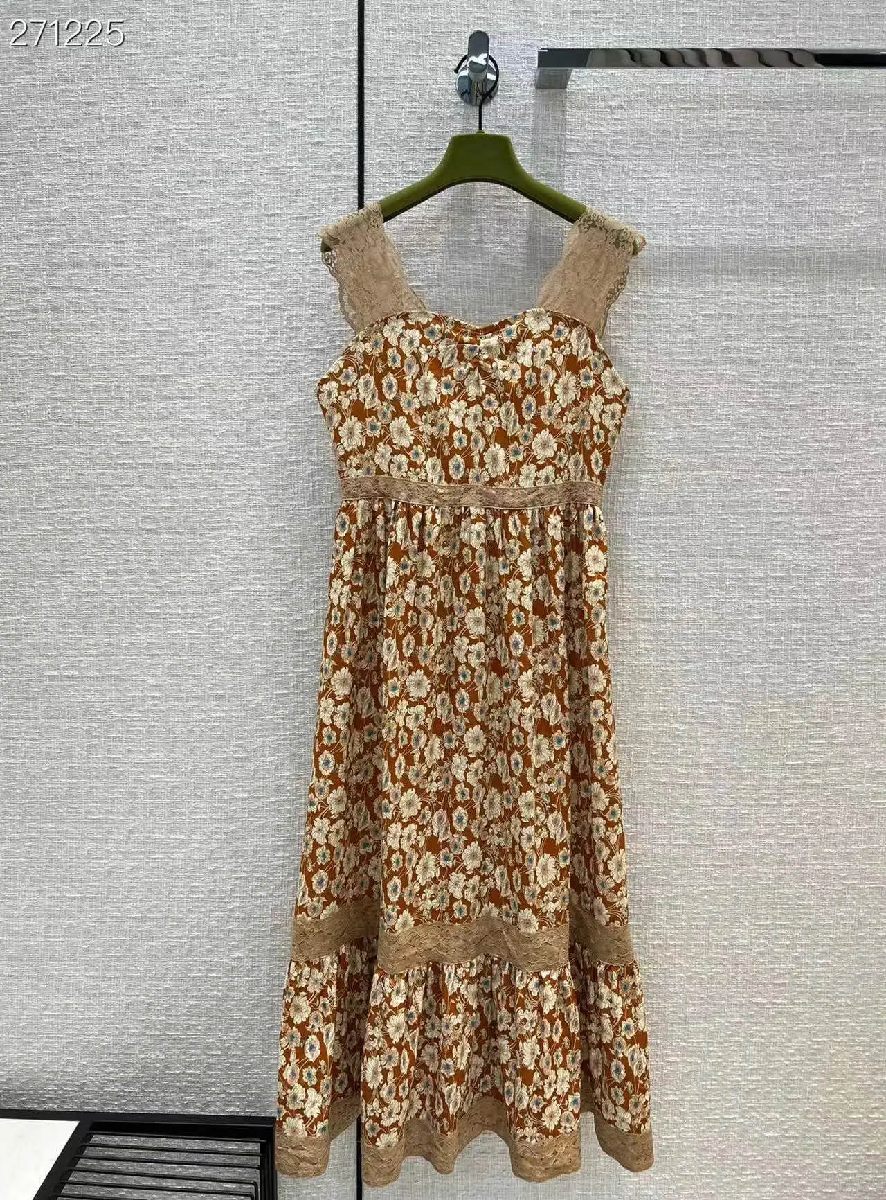 Fyion 2022 Women's Summer Runway High Quality Spaghetti Strap Long Dress Sexy Party Flowers Print Sleeveless Slash Neck Dresses
Fyion 2022 Women's Summer Runway High Quality Spaghetti Strap Long Dress Sexy Party Flowers Print Sleeveless Slash Neck Dresses