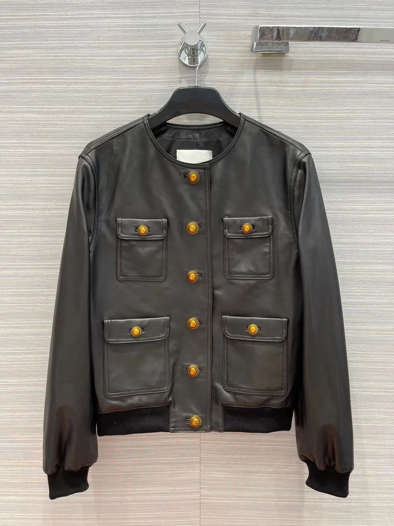 Fyion High Quality Women's Leather Jacket Solid Black Sheepskin Jacket Baseball Fashion Runway 2022 Single Breasted Coat
Fyion High Quality Women's Leather Jacket Solid Black Sheepskin Jacket Baseball Fashion Runway 2022 Single Breasted Coat