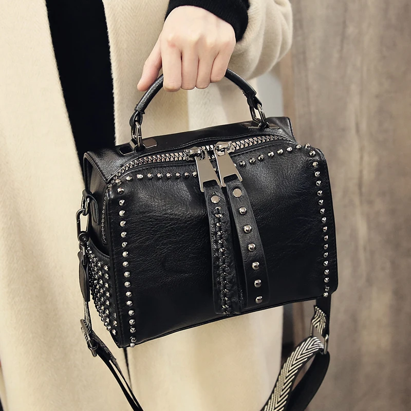 New Luxury Shoulder Bag Brand Women Leather Handbags Fashion Rivet Female Bag Black High Capacity Crossbody Bags for Ladies
New Luxury Shoulder Bag Brand Women Leather Handbags Fashion Rivet Female Bag Black High Capacity Crossbody Bags for Ladies
