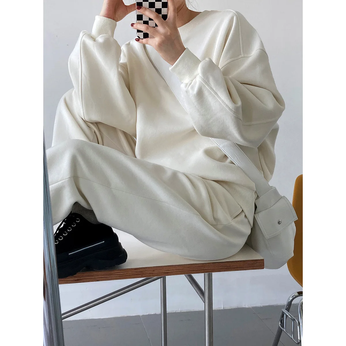 Fashion casual sports suit women's new loose sweater + pants two-piece set 2022 spring and summer
Fashion casual sports suit women's new loose sweater + pants two-piece set 2022 spring and summer