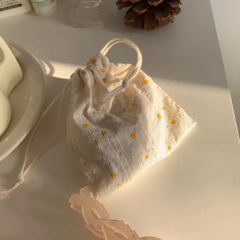 Small Floral Travel Storage Bag Student Bundle Pocket Cosmetic Drawstring Bag Simple Cute Cotton and Linen Mini Bag
Small Floral Travel Storage Bag Student Bundle Pocket Cosmetic Drawstring Bag Simple Cute Cotton and Linen Mini Bag