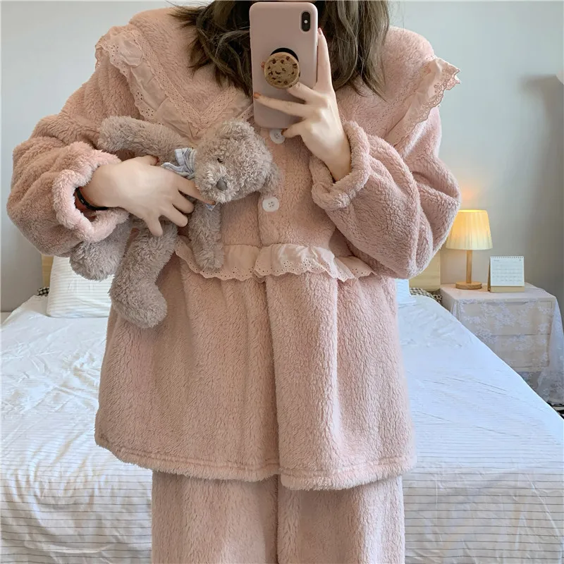 Милый розовый зимний пижамный комплект, утепленный корейский домашний костюм из двух предметов, кружевные лоскутные рубашки на пуговицах + ...
Милый розовый зимний пижамный комплект, утепленный корейский домашний костюм из двух предметов, кружевные лоскутные рубашки на пуговицах + ...
