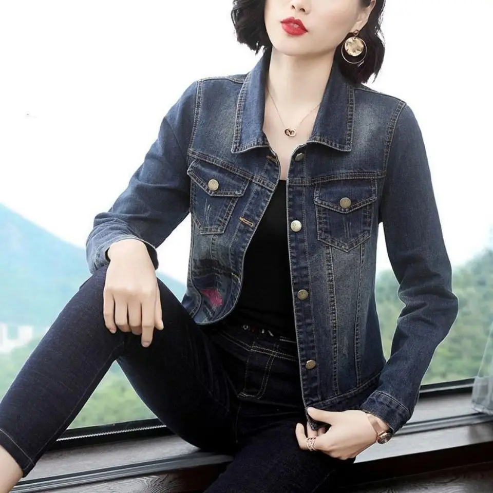 Куртка женская джинсовая с вышивкой, модная рваная уличная одежда с отложным воротником и карманами, свободная верхняя одежда из денима, A433
Куртка женская джинсовая с вышивкой, модная рваная уличная одежда с отложным воротником и карманами, свободная верхняя одежда из денима, A433