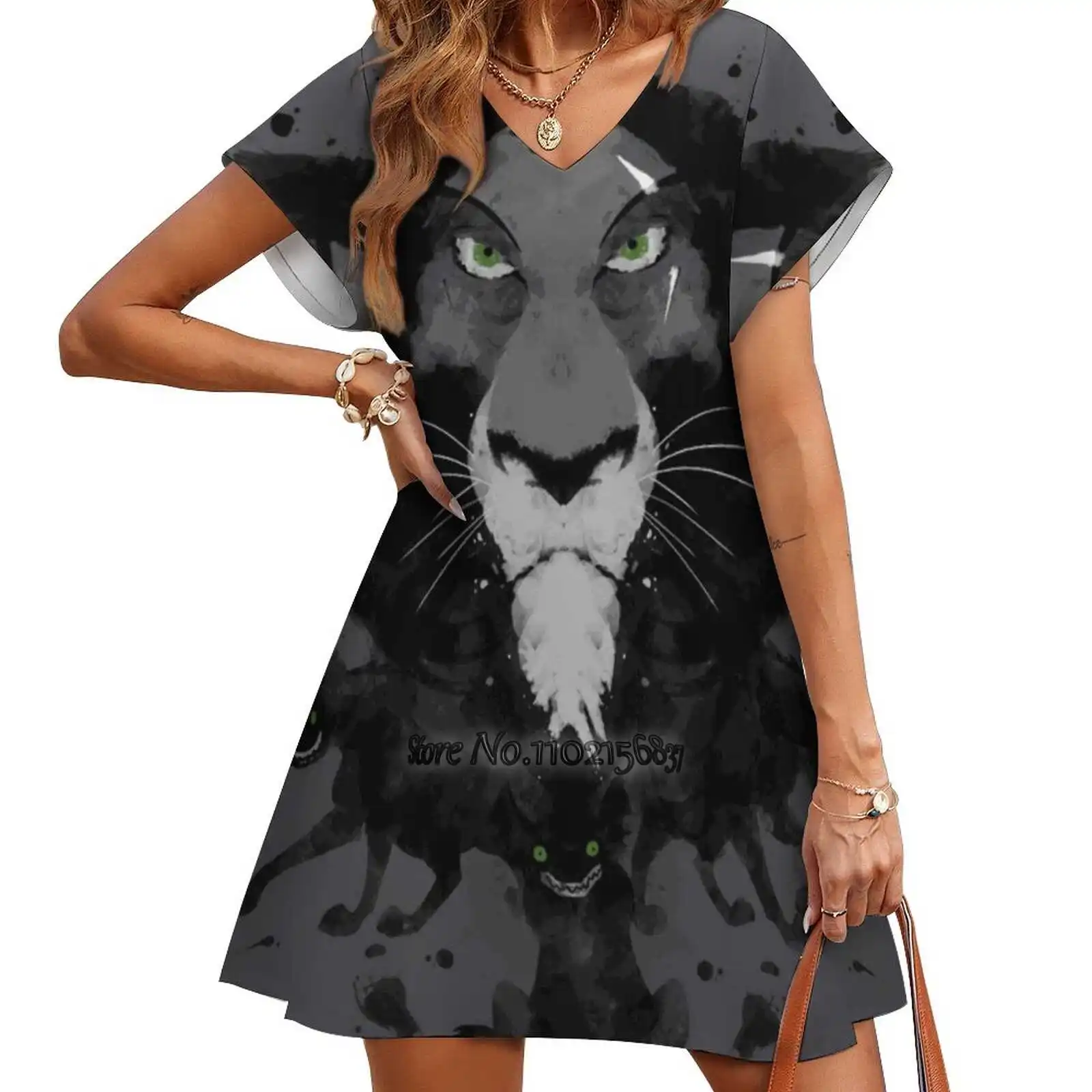 Уличное платье свободного покроя с V-образным вырезом и коротким рукавом
Уличное платье свободного покроя с V-образным вырезом и коротким рукавом