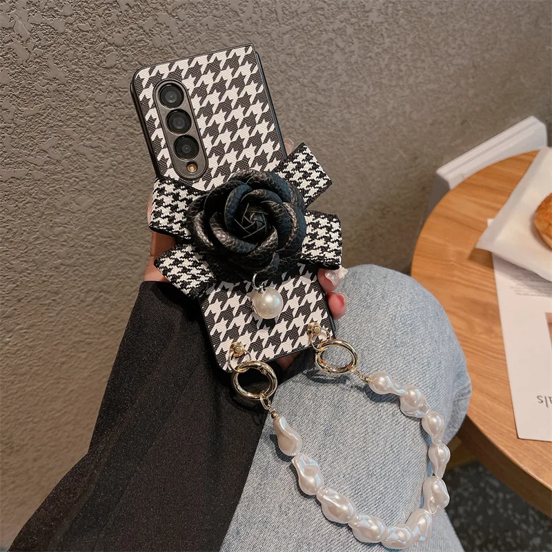 Creative Camellia Pearl Bracelet Phone Case for Samsung Galaxy Z Fold 3 Z Fold 4 Hard PC Back Cover for ZFold3 ZFold4 Case Shell
Creative Camellia Pearl Bracelet Phone Case for Samsung Galaxy Z Fold 3 Z Fold 4 Hard PC Back Cover for ZFold3 ZFold4 Case Shell
