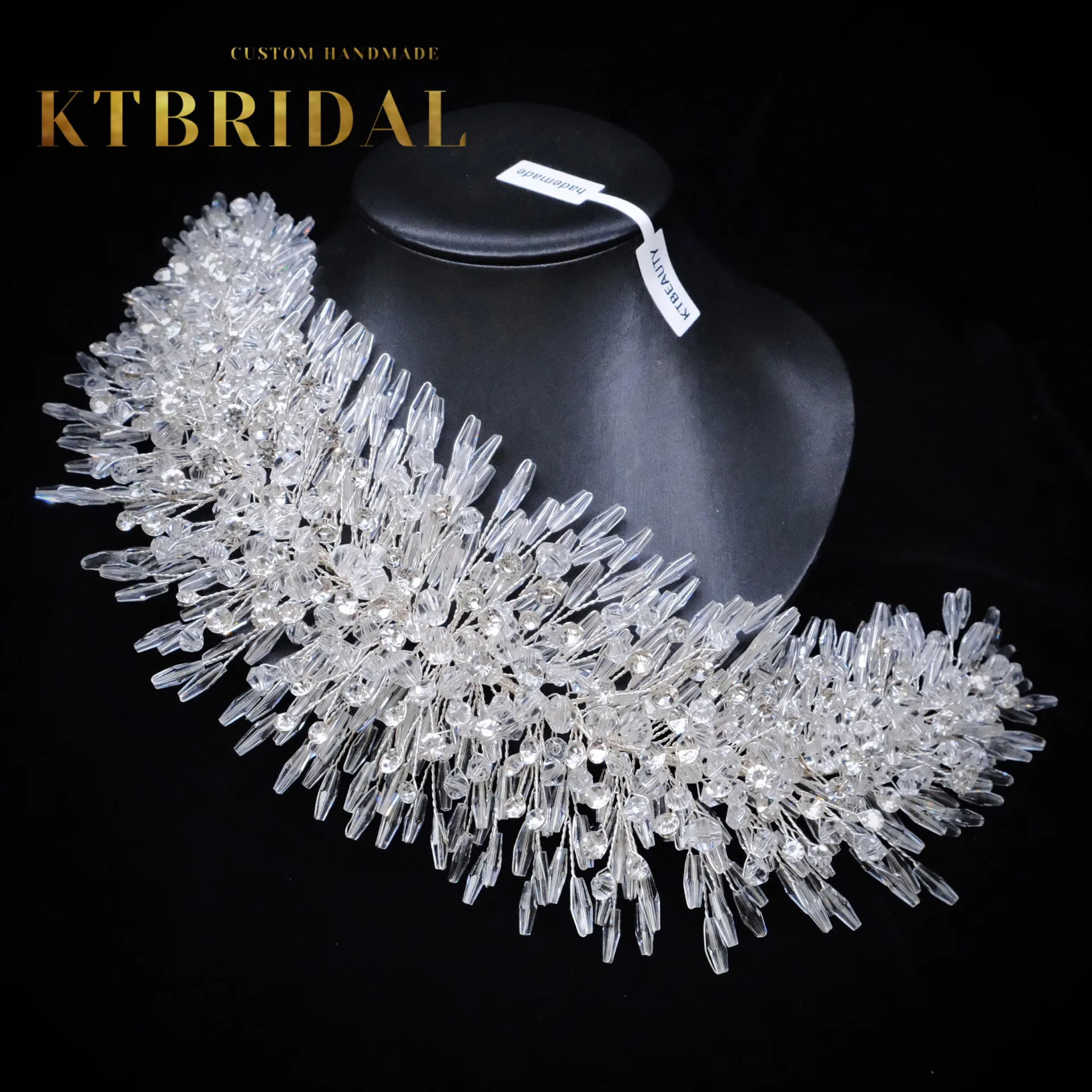 Новинка KTBRIDAL тиара Корона Свадебные головные уборы ручной работы Кристальные жемчужины модные ювелирные изделия для женщин подарок свадебные аксессуары
Новинка KTBRIDAL тиара Корона Свадебные головные уборы ручной работы Кристальные жемчужины модные ювелирные изделия для женщин подарок свадебные аксессуары