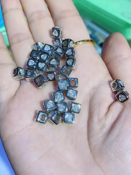 Очаровательные Подвески с черным сердцем, 8 мм, 2 шт.
Очаровательные Подвески с черным сердцем, 8 мм, 2 шт.