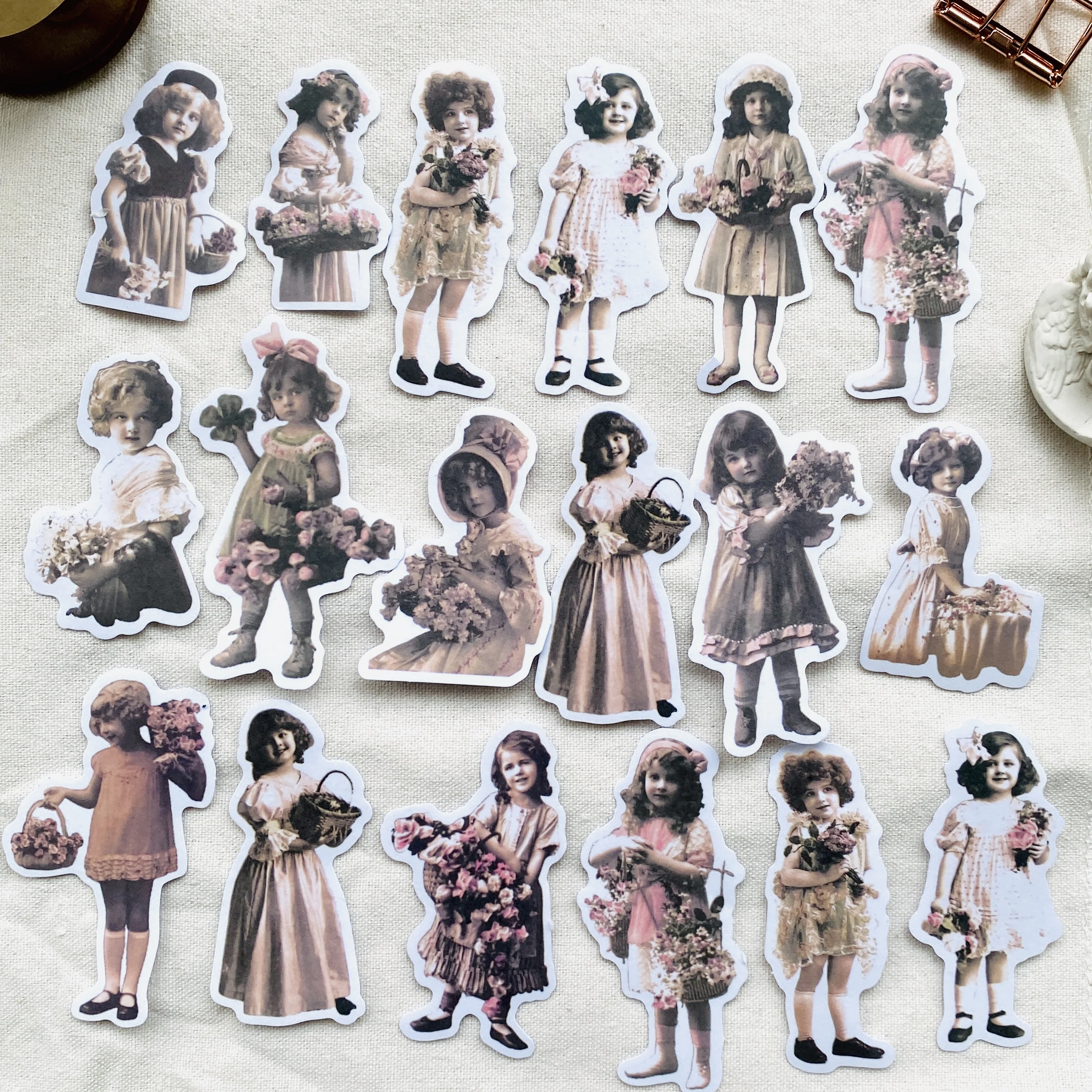 Retro Little Girl Flower Girl Character Stickers DIY Scrapbooking Collage Phone Diary Album Happy Plan Gift Seal Decoration 
Retro Little Girl Flower Girl Character Stickers DIY Scrapbooking Collage Phone Diary Album Happy Plan Gift Seal Decoration