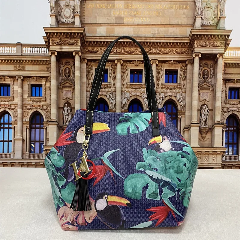 Top Brand 100% Genuine Leather Fashion Lady Large-capacity Handbag CHCH HCHC Printed Letter Handbag 2022 New Travel Handbag Sac
Top Brand 100% Genuine Leather Fashion Lady Large-capacity Handbag CHCH HCHC Printed Letter Handbag 2022 New Travel Handbag Sac