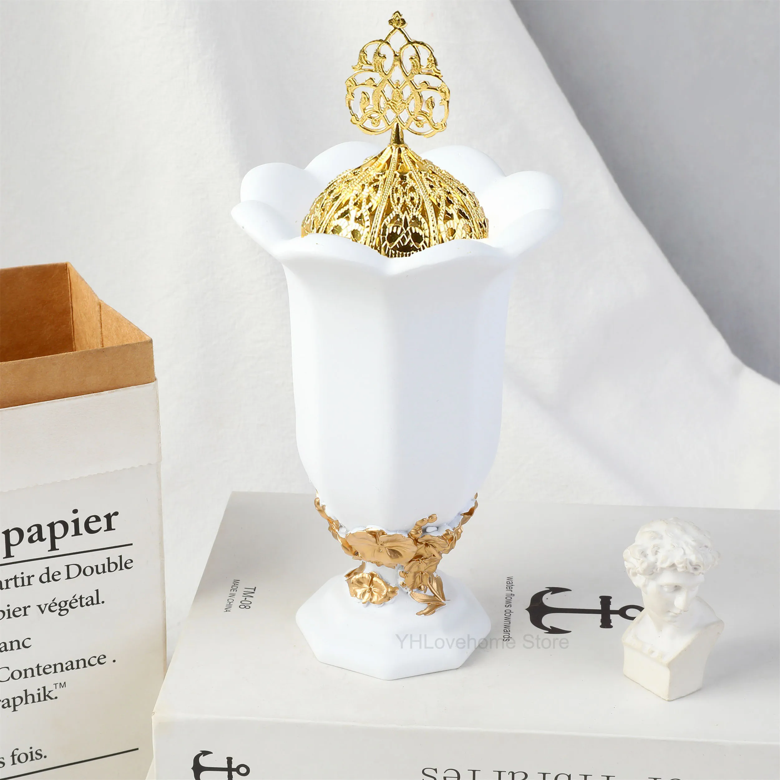 Arabic Incense Burner for Dubai Middle East Arabian Aromatherapy Resin Arab Censers for Home Room Muslim Ramadan Decor Gift
Arabic Incense Burner for Dubai Middle East Arabian Aromatherapy Resin Arab Censers for Home Room Muslim Ramadan Decor Gift