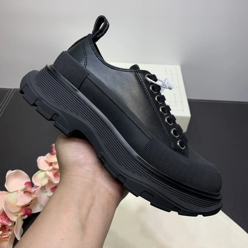 New Design Men Casual Sports Shoes Couple Thick Bottom Sneakers European High-end Increase Shoes Genuine Leather Women Shoes 2C
New Design Men Casual Sports Shoes Couple Thick Bottom Sneakers European High-end Increase Shoes Genuine Leather Women Shoes 2C