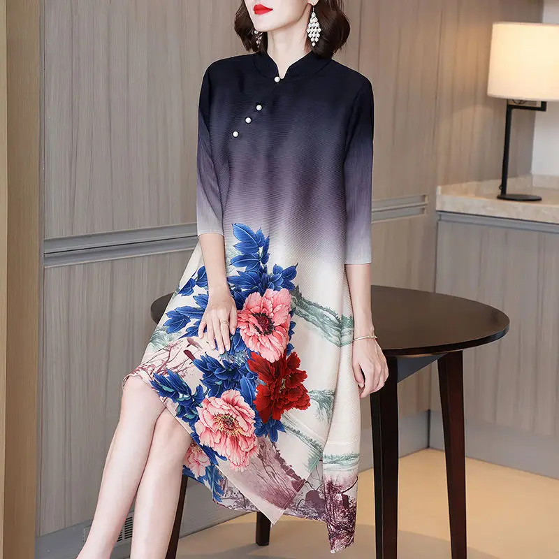 Loose skirt retro improvement cheongsam pleated dress 2022 spring and autumn new female fashion print large size age dress
Loose skirt retro improvement cheongsam pleated dress 2022 spring and autumn new female fashion print large size age dress